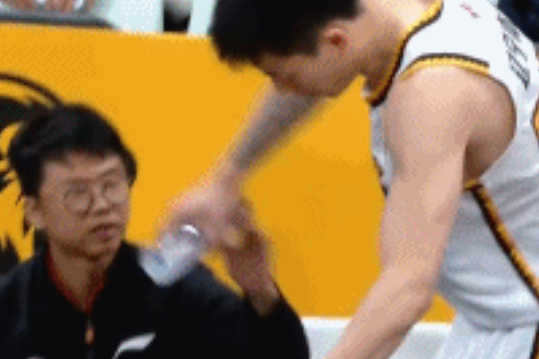 广厦逆袭!辽宁男篮新赛季首战失利遭遇惨败